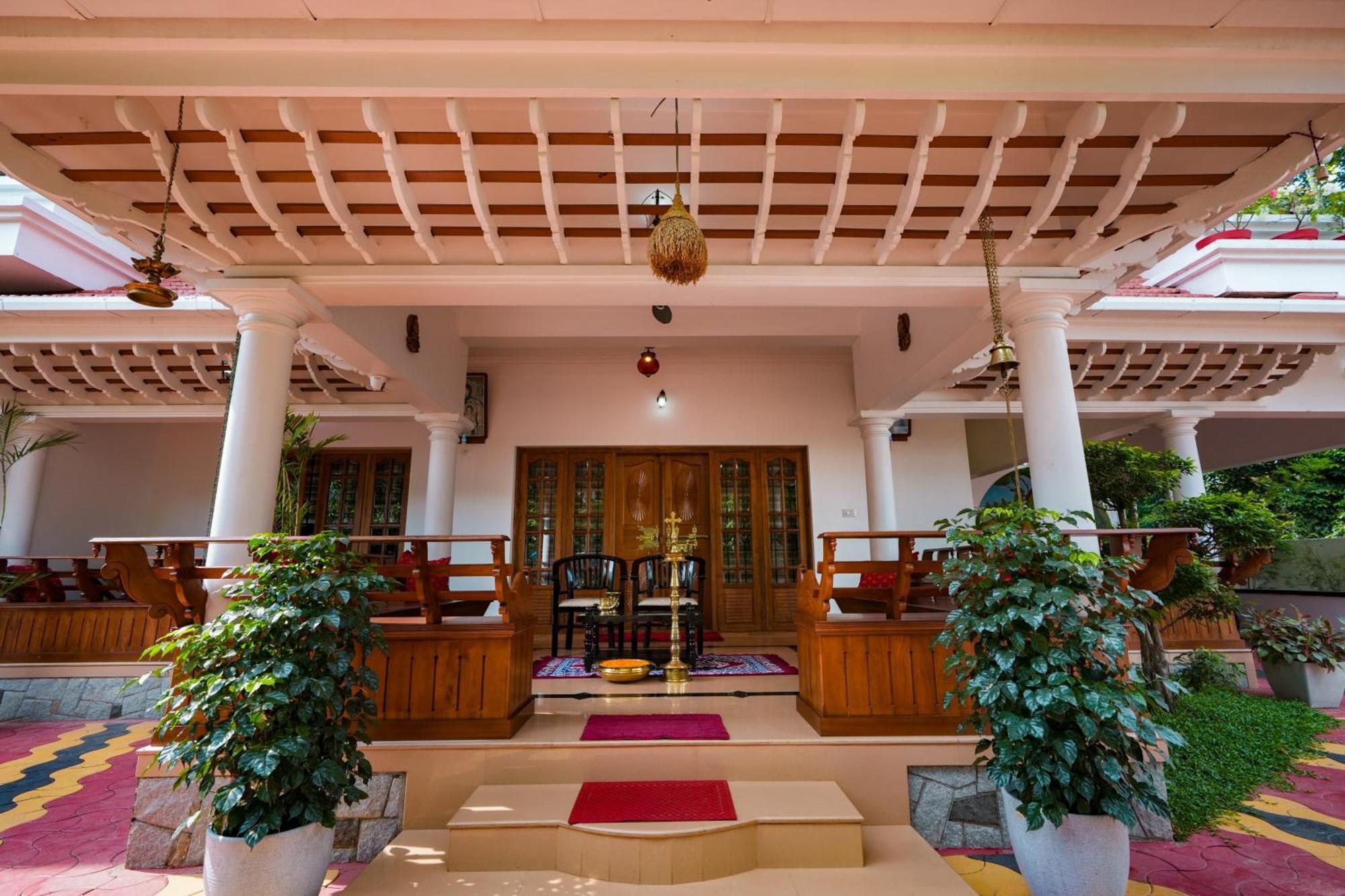 Parudeesa - Heavenly- Luxurious Palace Look-Near Cbd - Kerala - India With Breakfast Kāladi 외부 사진